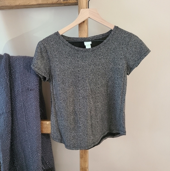 3/$20 H&M Black & White Mini Dot Tee Size Small - Picture 1 of 5